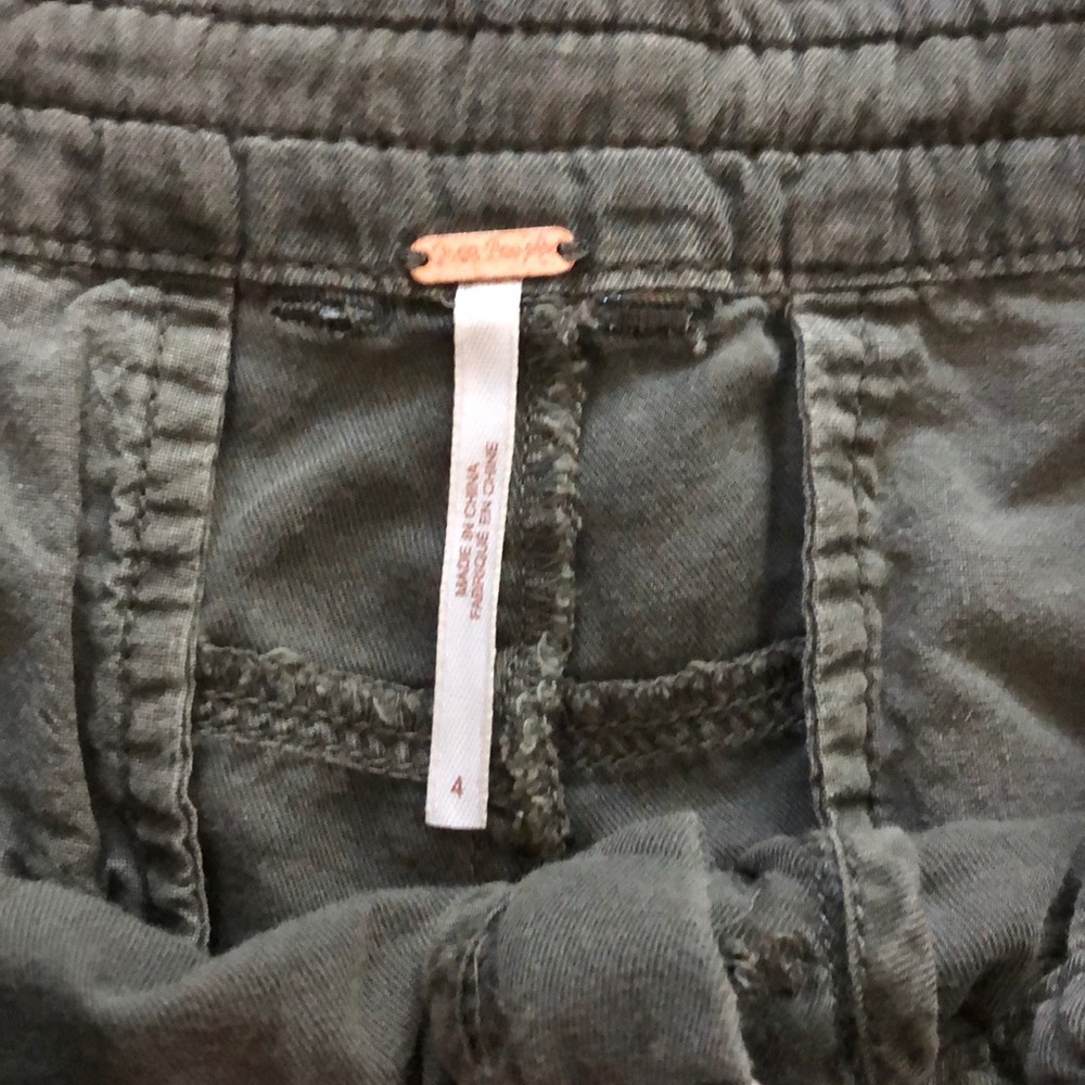 FREE PEOPLE CARGO SHORTS - Picture 3 of 4